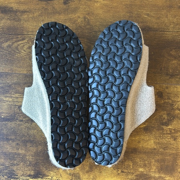 Manebi Beige Sandals with Buckle 40 NWOT - Picture 7 of 8